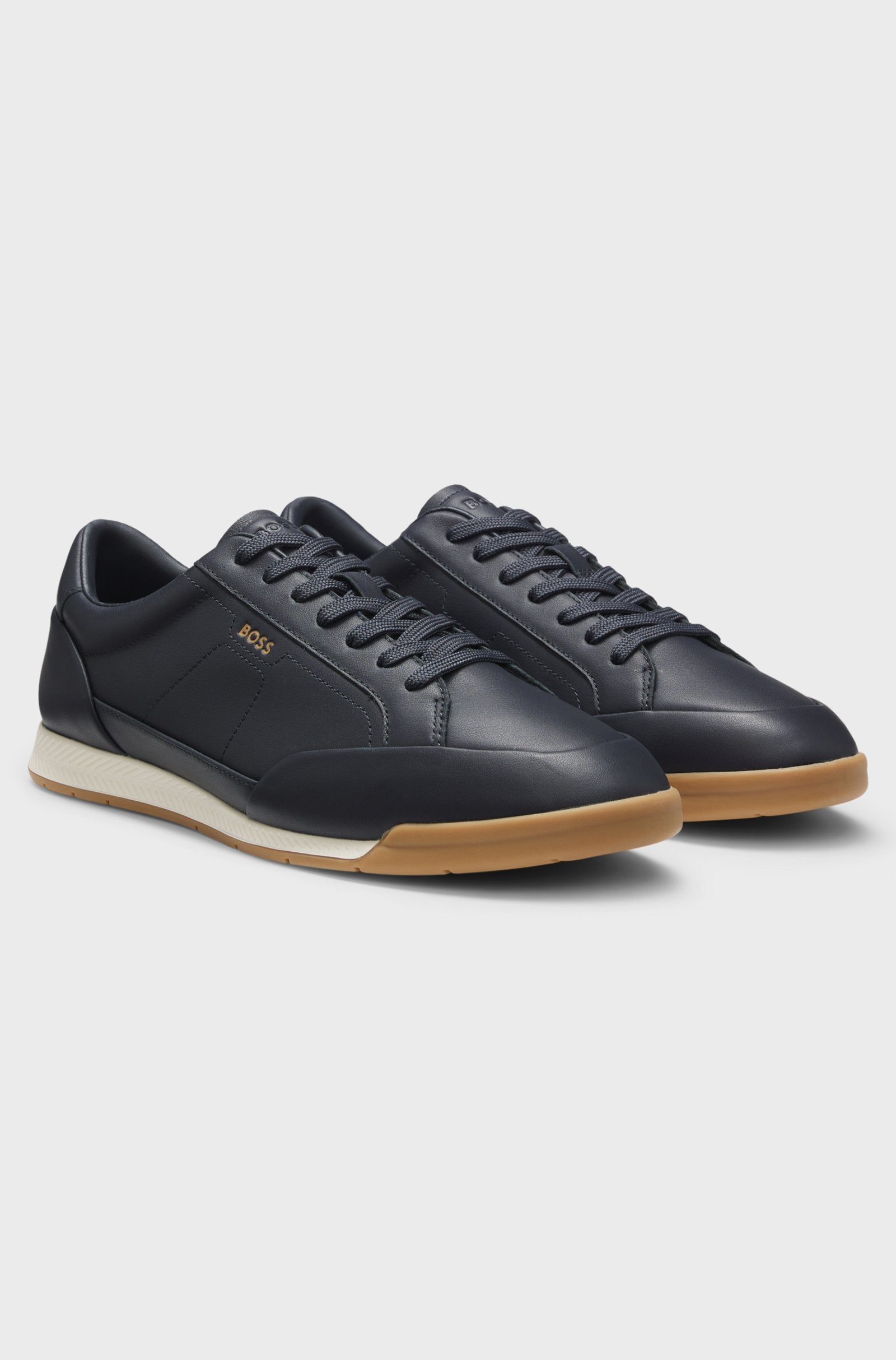 Sapatilhas BOSS em couro azul-marinho para homem.